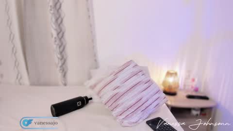 vanessajohnsonn online show from 01.23.25