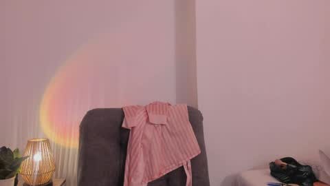 vanessajohnsonn online show from 04.08.26