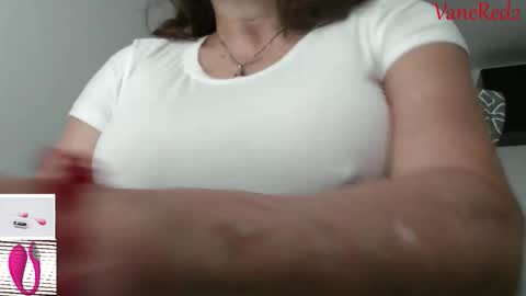 Snapshot of vanessared2 chatting on 05.05.26 Vanesared2 online show from 05.05.26