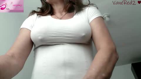 Snapshot of vanessared2 chatting on 05.30.26 Vanesared2 online show from 05.30.26