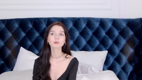 vanessavien online show from 01.13.25