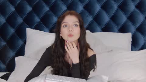 vanessavien online show from 01.14.25