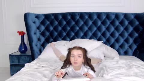 vanessavien online show from 01.19.25