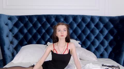 vanessavien online show from 01.20.25