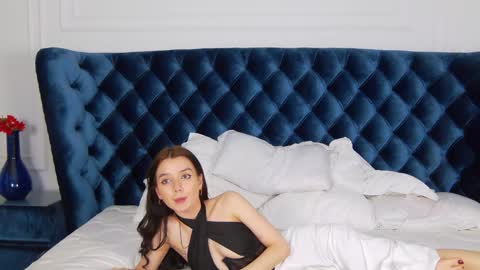 vanessavien online show from 02.02.25