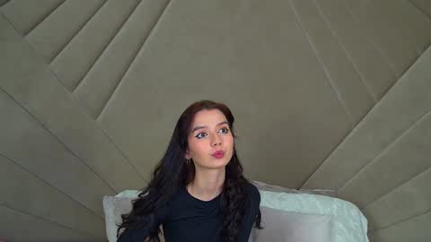 vanessavien online show from 02.03.25