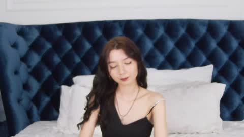 vanessavien online show from 02.05.25