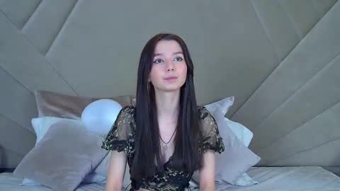 vanessavien online show from 02.16.25