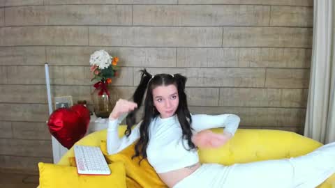 vanessavien online show from 02.20.25