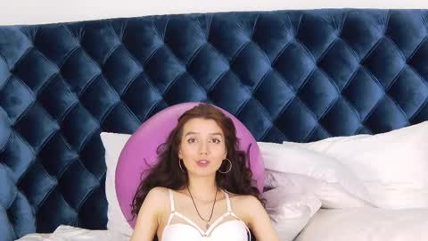 vanessavien online show from 02.21.25