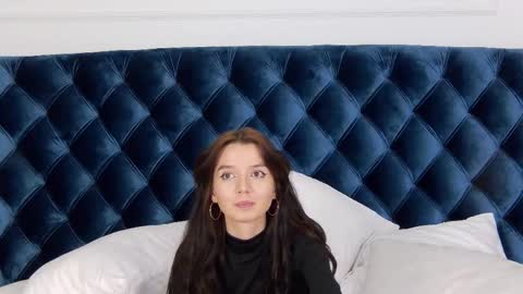 vanessavien online show from 02.24.25