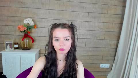 vanessavien online show from 03.04.25