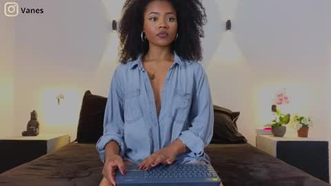 Snapshot of vanestrauss chatting on 03.04.25 New account follow me online show from 03.04.25