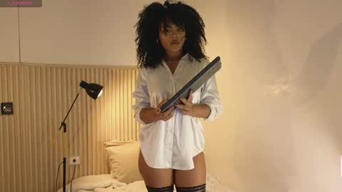 Snapshot of vanestrauss chatting on 02.20.26 New account follow me online show from 02.20.26