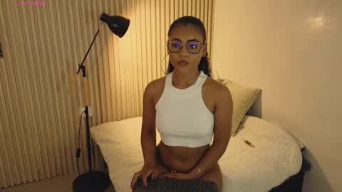 Snapshot of vanestrauss chatting on 02.25.26 New account follow me online show from 02.25.26