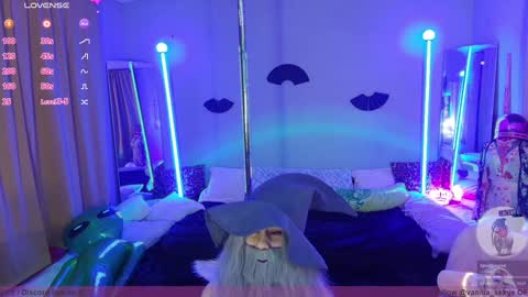 Snapshot of vanilla_skkye chatting on 12.14.24 Skkye online show from 12.14.24