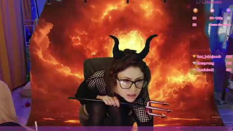 Snapshot of vanilla_skkye chatting on 09.20.25 Skkye online show from 09.20.25