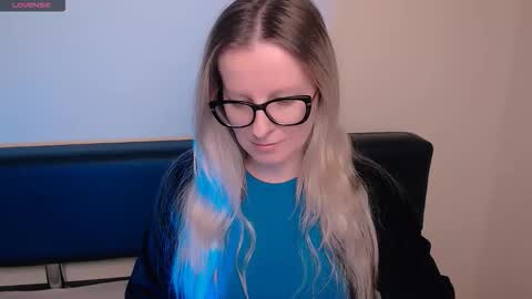 Mia online show from 10.30.25