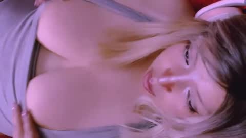 Snapshot of vanne_amet chatting on 06.08.26 free follow me online show from 06.08.26