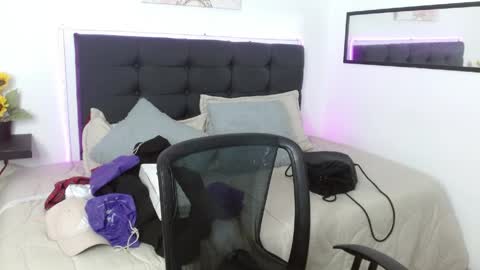 Snapshot of vannesweet_ chatting on 04.30.26 vane online show from 04.30.26