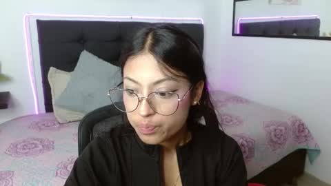 Snapshot of vannesweet_ chatting on 05.16.26 vane online show from 05.16.26