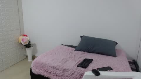 Snapshot of vanse_lust chatting on 01.22.25 Karuna online show from 01.22.25