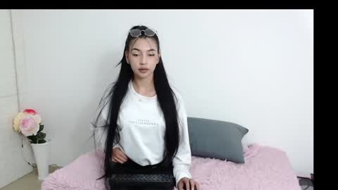 Snapshot of vanse_lust chatting on 01.26.25 Karuna online show from 01.26.25