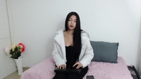 Snapshot of vanse_lust chatting on 01.28.25 Karuna online show from 01.28.25