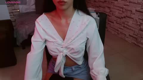 Snapshot of vanse_lust chatting on 03.12.25 Karuna online show from 03.12.25