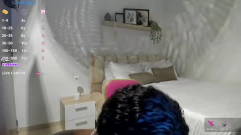 Snapshot of vayolet___ chatting on 05.18.26 Hi Im Vayolet online show from 05.18.26