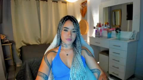Snapshot of vayolett_bass chatting on 05.01.26 Vayolett Bass online show from 05.01.26