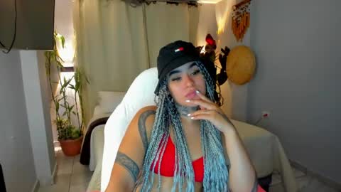 Snapshot of vayolett_bass chatting on 05.11.26 Vayolett Bass online show from 05.11.26