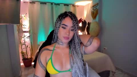 Snapshot of vayolett_bass chatting on 06.01.26 Vayolett Bass online show from 06.01.26