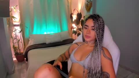 Snapshot of vayolett_bass chatting on 06.05.26 Vayolett Bass online show from 06.05.26