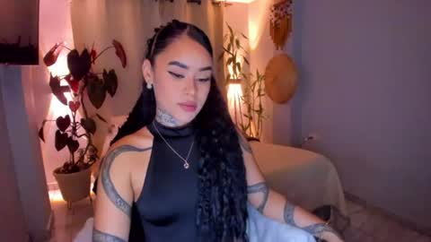Snapshot of vayolett_bass chatting on 06.24.26 Vayolett Bass online show from 06.24.26