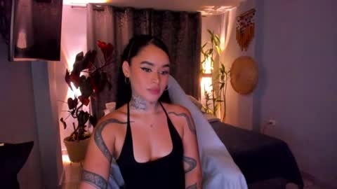 Snapshot of vayolett_bass chatting on 07.10.26 Vayolett Bass online show from 07.10.26