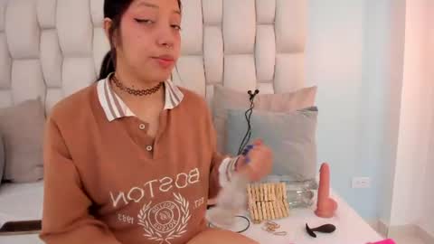 Snapshot of vayra_moon chatting on 07.24.26 Vayra Moon online show from 07.24.26