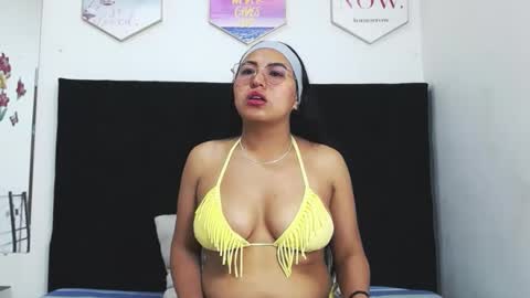 Snapshot of vcoralper chatting on 12.01.25 vcoralper online show from 12.01.25