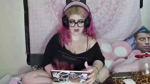 Snapshot of veelehanex3 chatting on 12.13.24 Veronica Lehane online show from 12.13.24