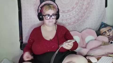 Snapshot of veelehanex3 chatting on 12.17.24 Veronica Lehane online show from 12.17.24