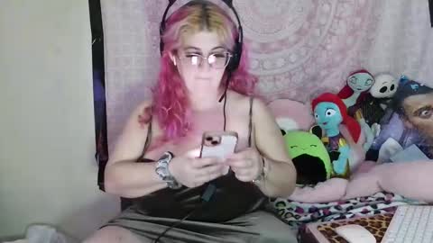 Snapshot of veelehanex3 chatting on 12.25.24 Veronica Lehane online show from 12.25.24