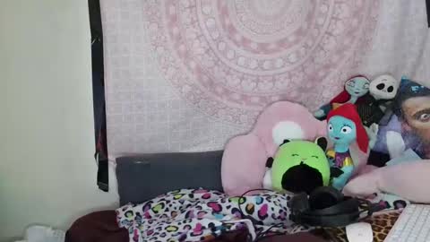 Snapshot of veelehanex3 chatting on 12.27.24 Veronica Lehane online show from 12.27.24