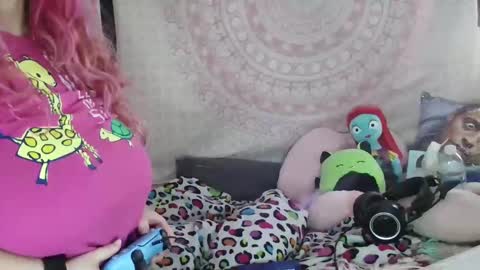 Snapshot of veelehanex3 chatting on 12.31.24 Veronica Lehane online show from 12.31.24