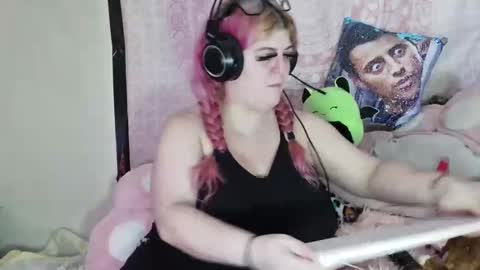 Snapshot of veelehanex3 chatting on 01.04.25 Veronica Lehane online show from 01.04.25