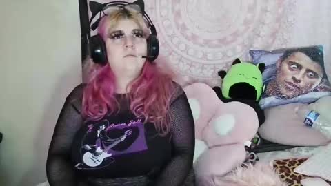 Snapshot of veelehanex3 chatting on 01.10.25 Veronica Lehane online show from 01.10.25