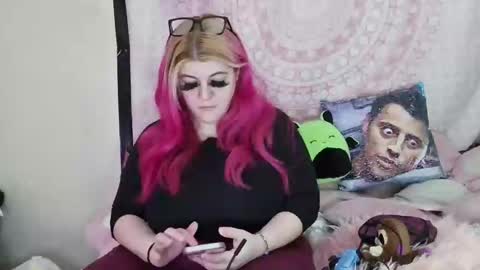 Snapshot of veelehanex3 chatting on 01.18.25 Veronica Lehane online show from 01.18.25