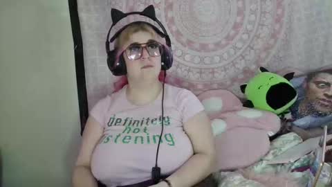 Snapshot of veelehanex3 chatting on 02.04.25 Veronica Lehane online show from 02.04.25