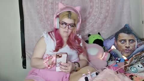 Snapshot of veelehanex3 chatting on 03.04.25 Veronica Lehane online show from 03.04.25