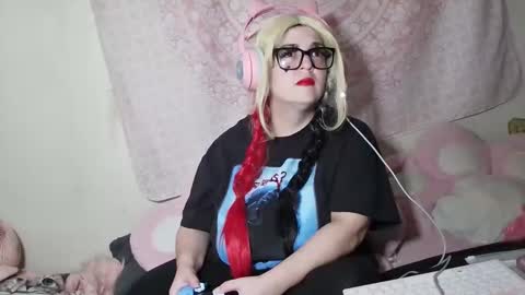 Snapshot of veelehanex3 chatting on 10.15.25 Veronica Lehane online show from 10.15.25