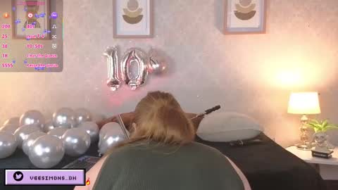 Vee Simons online show from 01.08.26